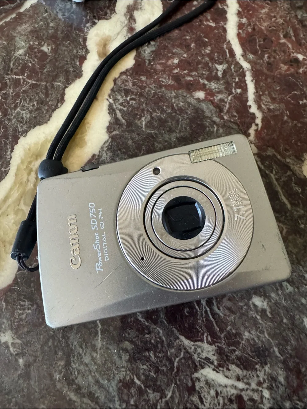 Canon PowerShot SD750 Digital ELPH 7.1MP Silver CCD Camera Tested & Working